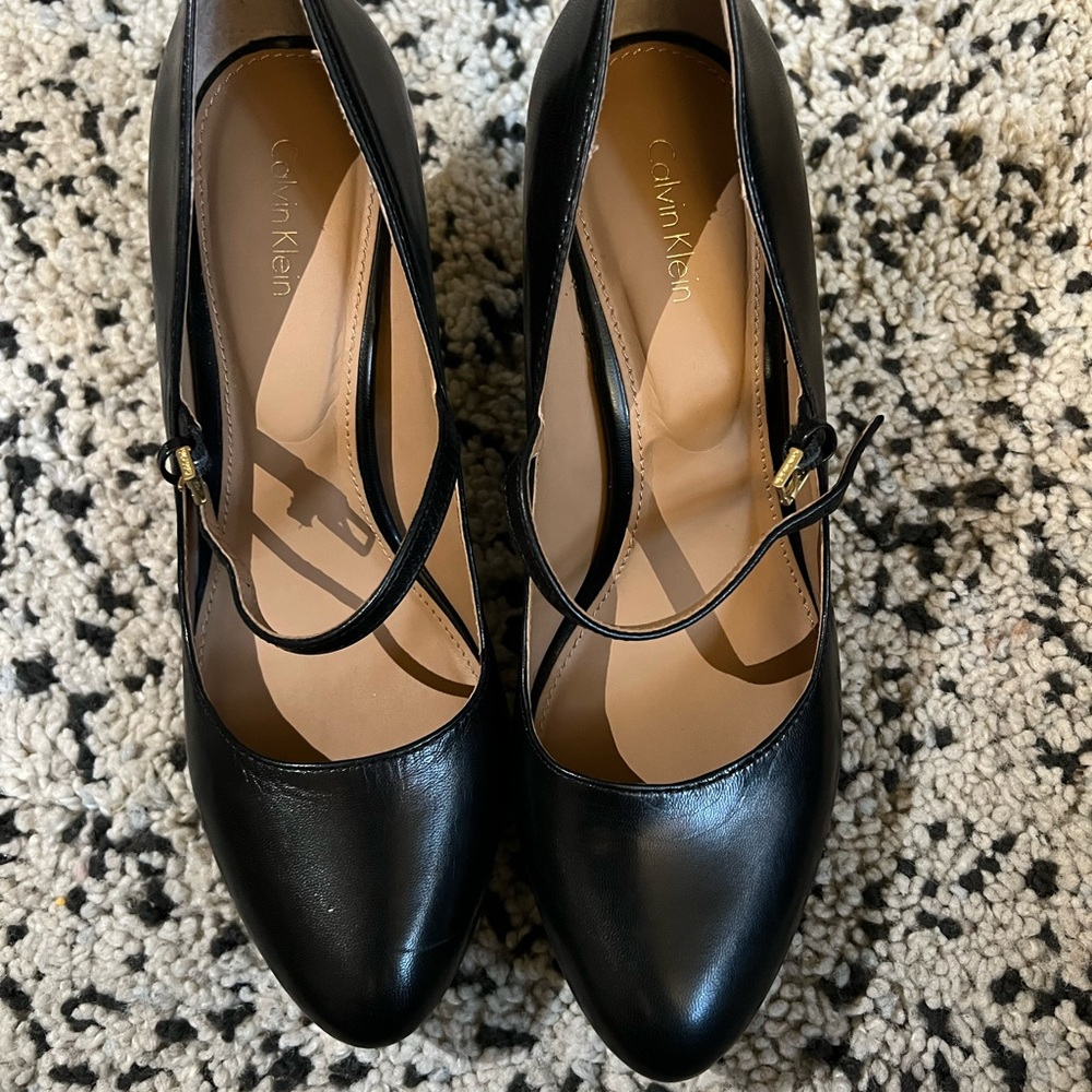 Calvin Klein solid black heels - size
